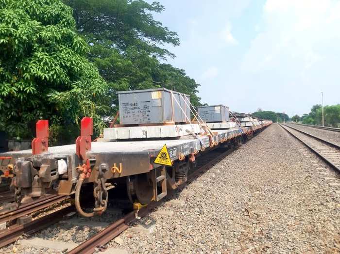 KAI Logistik Perkuat Dukungan Terhadap Proyek Infrastruktur Perkeretaapian Melalui Pengiriman Wesel Bantalan Beton
